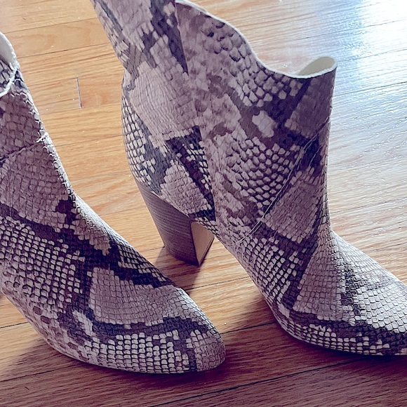 🐍 PYTHON VINCE CAMUTO BOOTIES - Picture 6 of 11